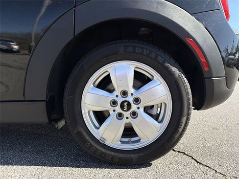 Used 2017 MINI Cooper 4-Door Hardtop image 19