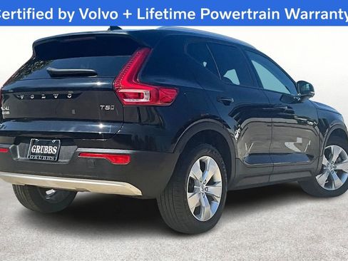 Used 2022 Volvo XC40 T5 Momentum image 2