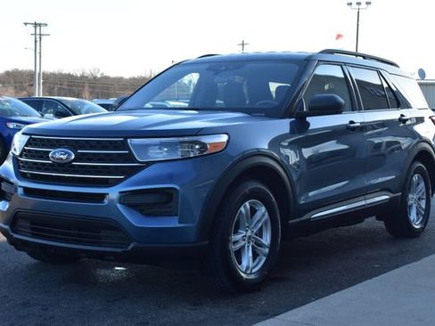 Used 2020 Ford Explorer XLT w/ Comfort Package image 12