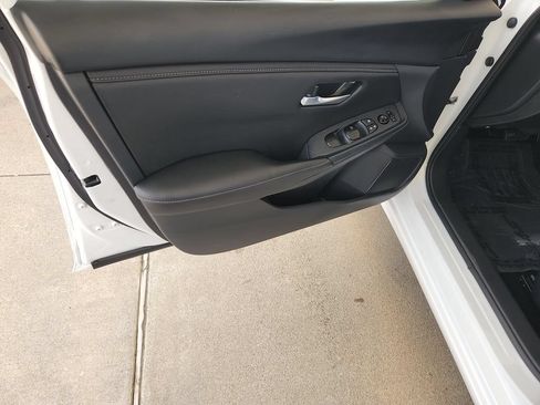 Used 2025 Nissan Sentra SV FWD image 28