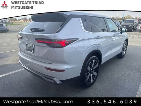 New 2026 Mitsubishi Outlander SE FWD image 10