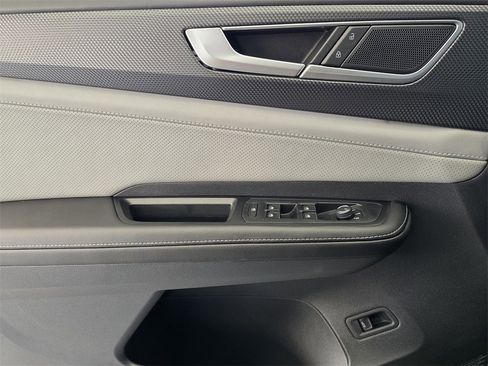 New 2026 Volkswagen Atlas Cross Sport SEL R-Line image 17