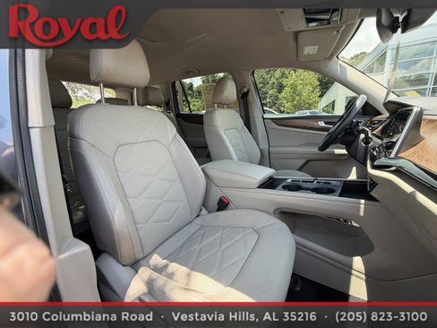 Certified 2024 Volkswagen Atlas SE FWD image 8
