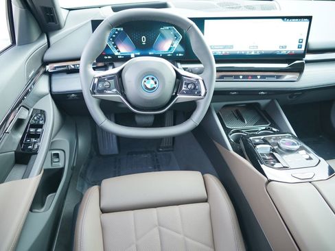 New 2026 BMW i5 eDrive40 w/ Premium Package AWD/4WD image 15