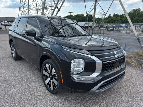 Used 2025 Mitsubishi Outlander SE FWD image 2