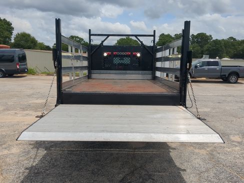 Used 2022 RAM 5500 Tradesman w/ Chrome Appearance Group RWD image 11