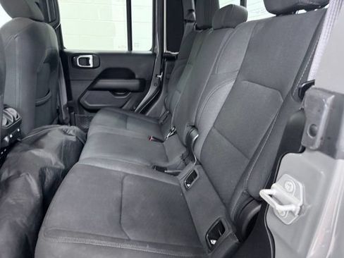 Used 2022 Jeep Gladiator Overland w/ LED Lighting Group AWD/4WD image 23
