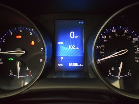 Used 2018 Toyota C-HR XLE FWD image 18
