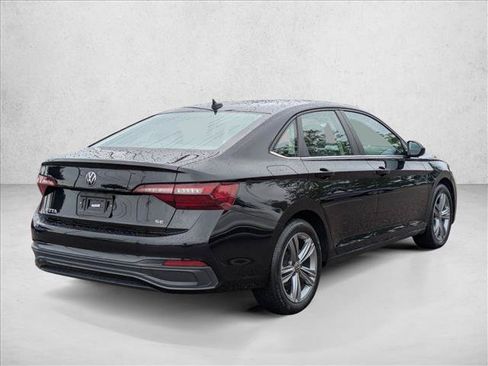 Used 2024 Volkswagen Jetta SE FWD image 5