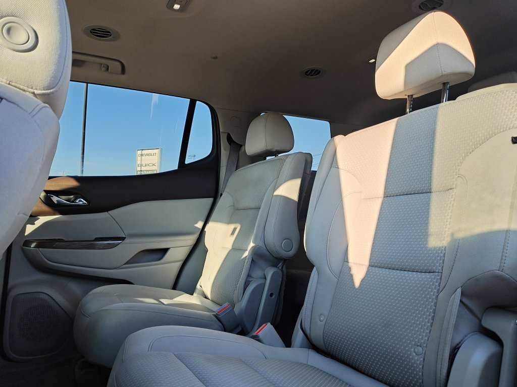 Used 2023 GMC Acadia SLE w/ Driver Convenience Package FWD image 14