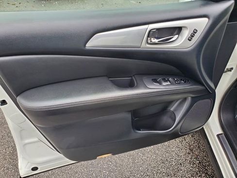 Used 2020 Nissan Pathfinder SL image 17