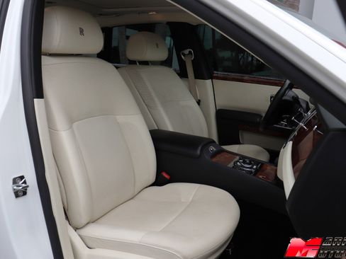 Used 2010 Rolls-Royce Ghost image 23