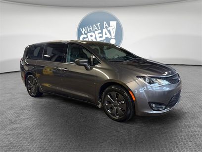 Used 2020 Chrysler Pacifica Touring w/ S Appearance Package