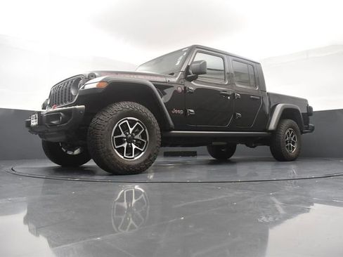 Used 2024 Jeep Gladiator Rubicon w/ Technology Group AWD/4WD image 24