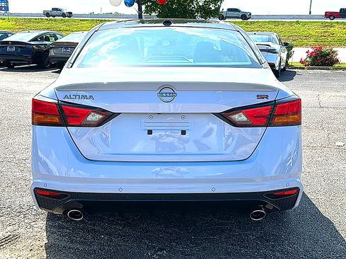 New 2026 Nissan Altima 2.5 SR w/ SR Premium Package FWD image 7