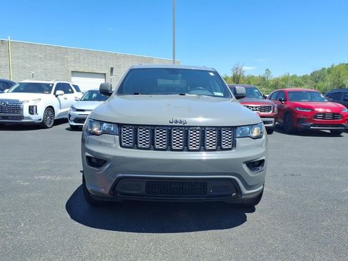 Used 2020 Jeep Grand Cherokee Altitude AWD/4WD image 4