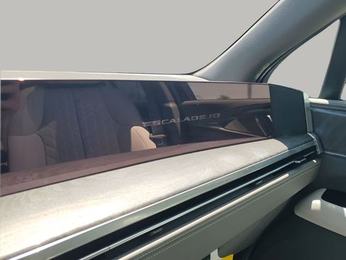 New 2026 Cadillac Escalade IQ Luxury 1 image 40
