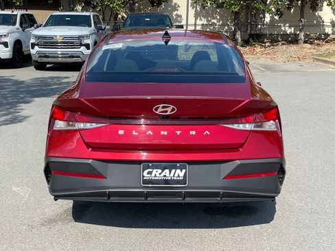 Used 2024 Hyundai Elantra SEL FWD image 6