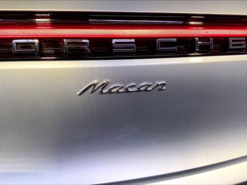 Used 2023 Porsche Macan image 35
