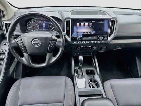 Used 2025 Nissan Frontier SV w/ SV Convenience Package RWD image 14
