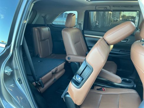 Used 2019 Toyota Highlander Limited Platinum image 18