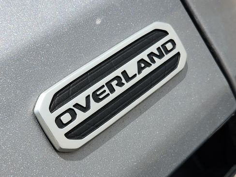 Used 2020 Jeep Gladiator Overland AWD/4WD image 13