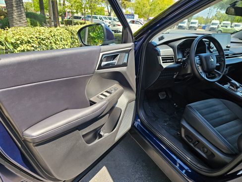 Used 2024 Mitsubishi Outlander SE Black Edition image 13