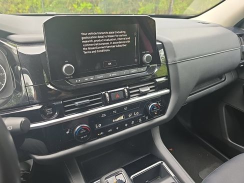 Certified 2025 Nissan Pathfinder SV AWD/4WD image 15