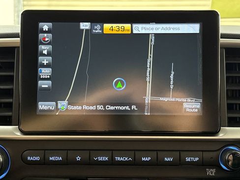 Used 2020 Hyundai Venue SEL w/ Convenience + Premium Package FWD image 17