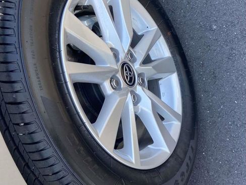 Used 2025 Toyota Camry LE image 9