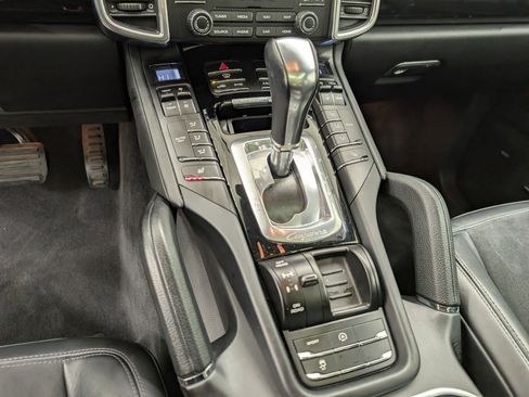 Used 2018 Porsche Cayenne AWD image 19