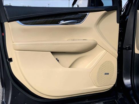 Used 2018 Cadillac XT5 FWD image 20