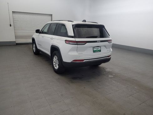 Used 2023 Jeep Grand Cherokee Laredo AWD/4WD image 5