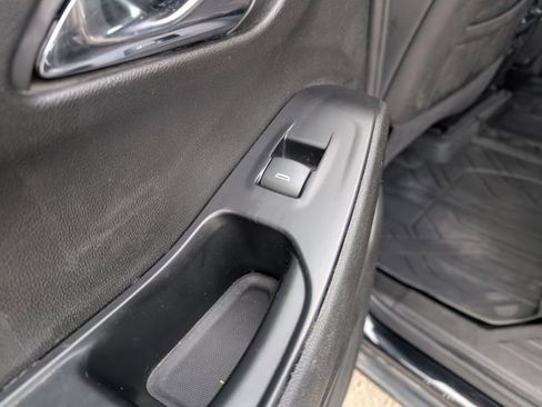 Used 2023 Chevrolet Traverse RS image 11