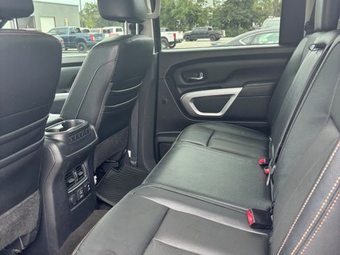 Used 2019 Nissan Titan SL image 11