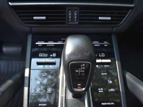 Used 2020 Porsche Cayenne AWD/4WD image 18
