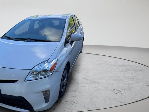 Used 2015 Toyota Prius Three FWD image 2
