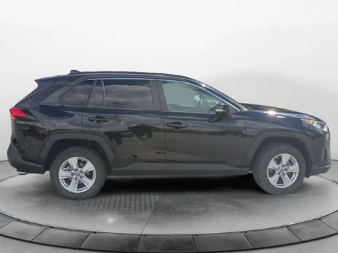 Used 2019 Toyota RAV4 XLE image 4