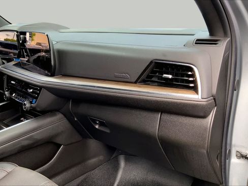 Used 2025 Chevrolet Tahoe High Country AWD/4WD image 36