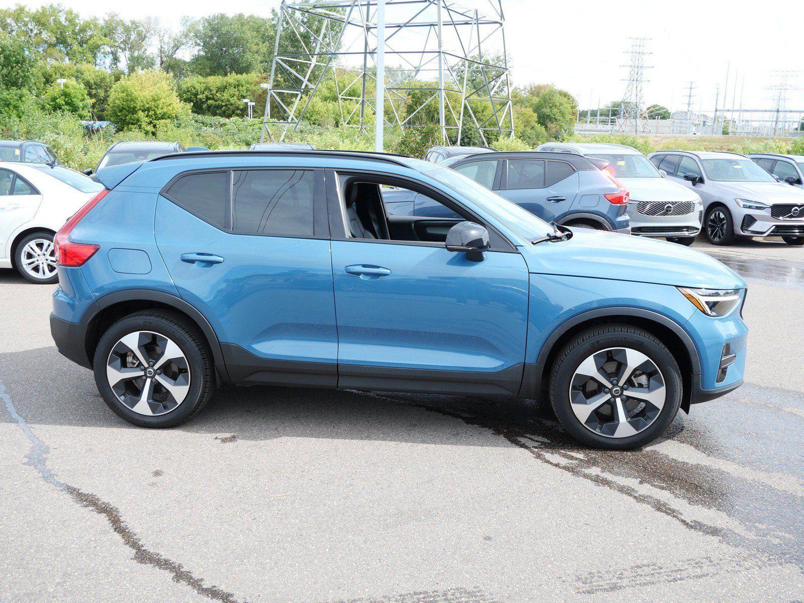 Used 2024 Volvo XC40 B5 Core w/ Protection Package Premier AWD/4WD image 8