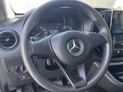 Used 2017 Mercedes-Benz Metris Passenger image 10