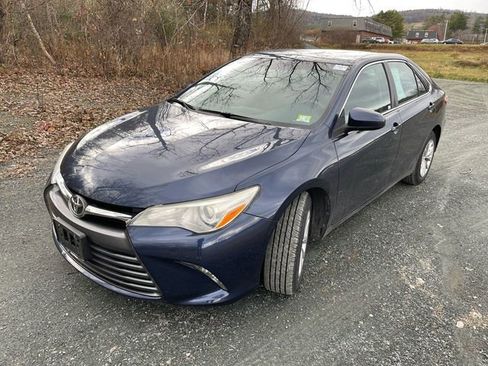 Used 2015 Toyota Camry LE image 2