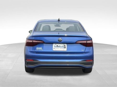 Used 2024 Volkswagen Jetta SE FWD image 7