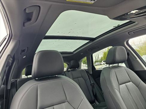 Used 2025 Audi Q5 Premium w/ Convenience Package image 3