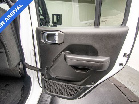 Used 2024 Jeep Wrangler Unlimited Rubicon image 35