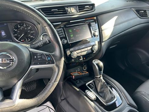 Used 2019 Nissan Rogue SL w/ Premium Package FWD image 17