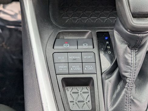 Used 2022 Toyota RAV4 LE image 19