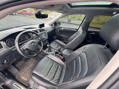 Used 2018 Volkswagen Tiguan SEL Premium w/ 3rd Row Seat Package image 13
