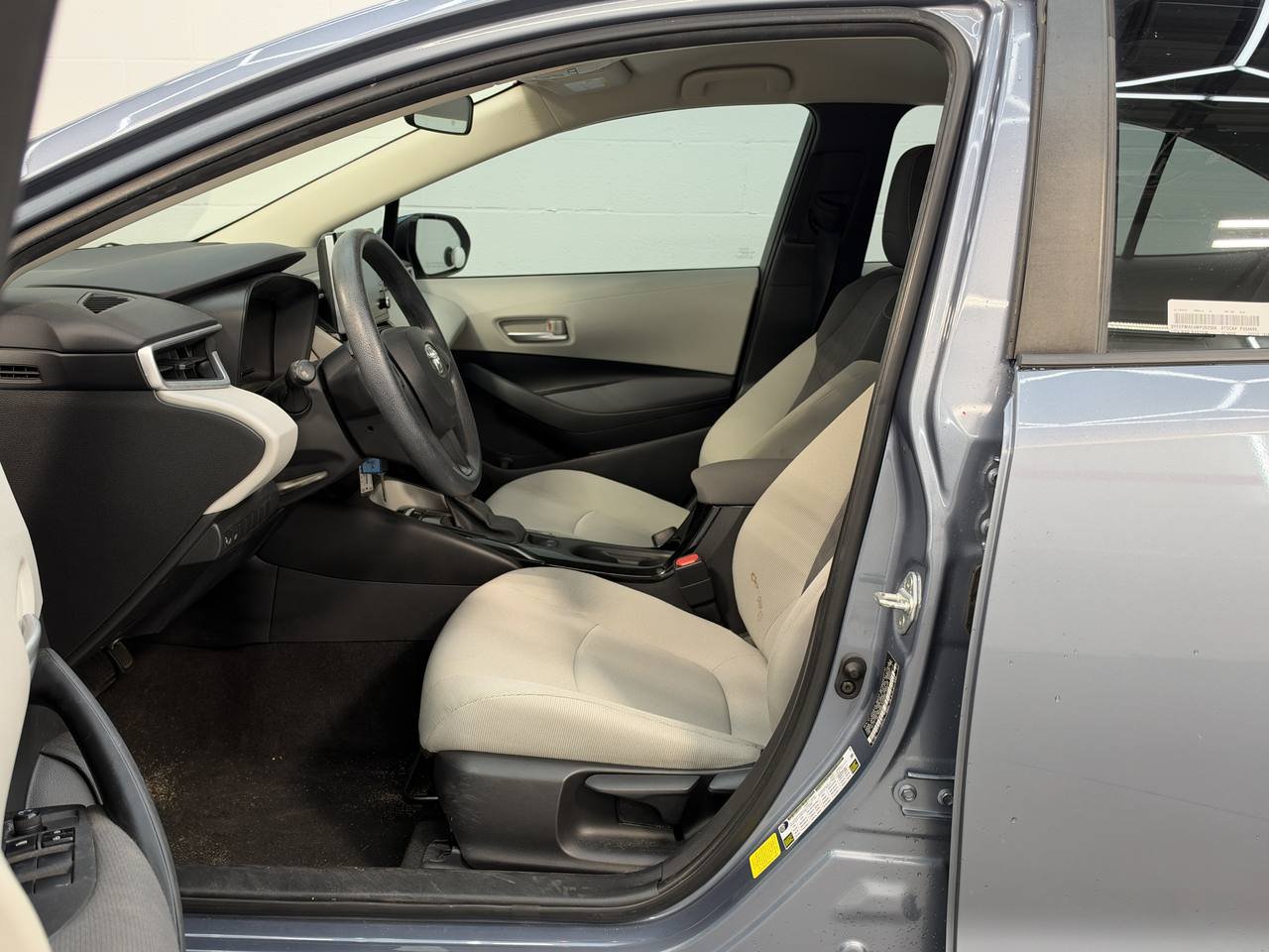 Used 2021 Toyota Corolla LE FWD image 12
