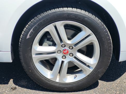 Used 2019 Jaguar F-PACE R-Sport AWD/4WD image 8